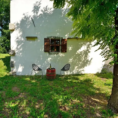 Semesterbostad Stone House 8 Kotli