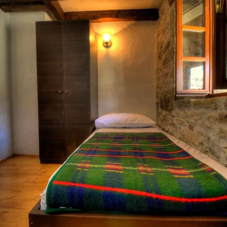 Stone House 8 Kotli