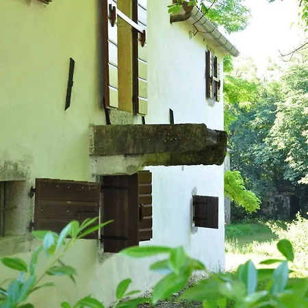 Stone House 8 Semesterbostad
