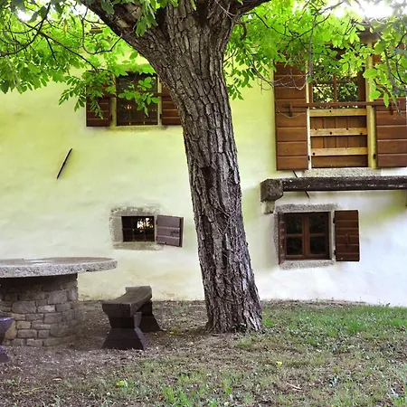 Semesterbostad Stone House 8